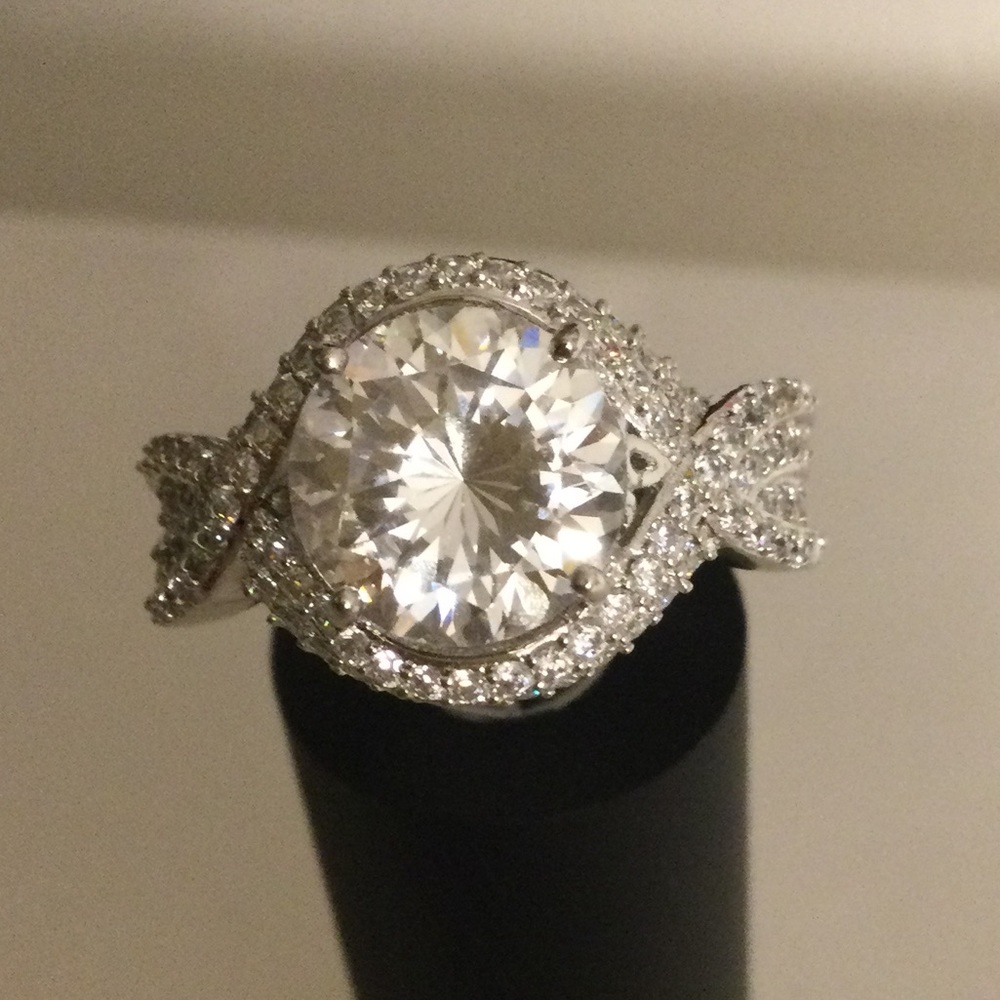 Vanna K solitaire halo style ring in size 9, beautiful in sterling silver.